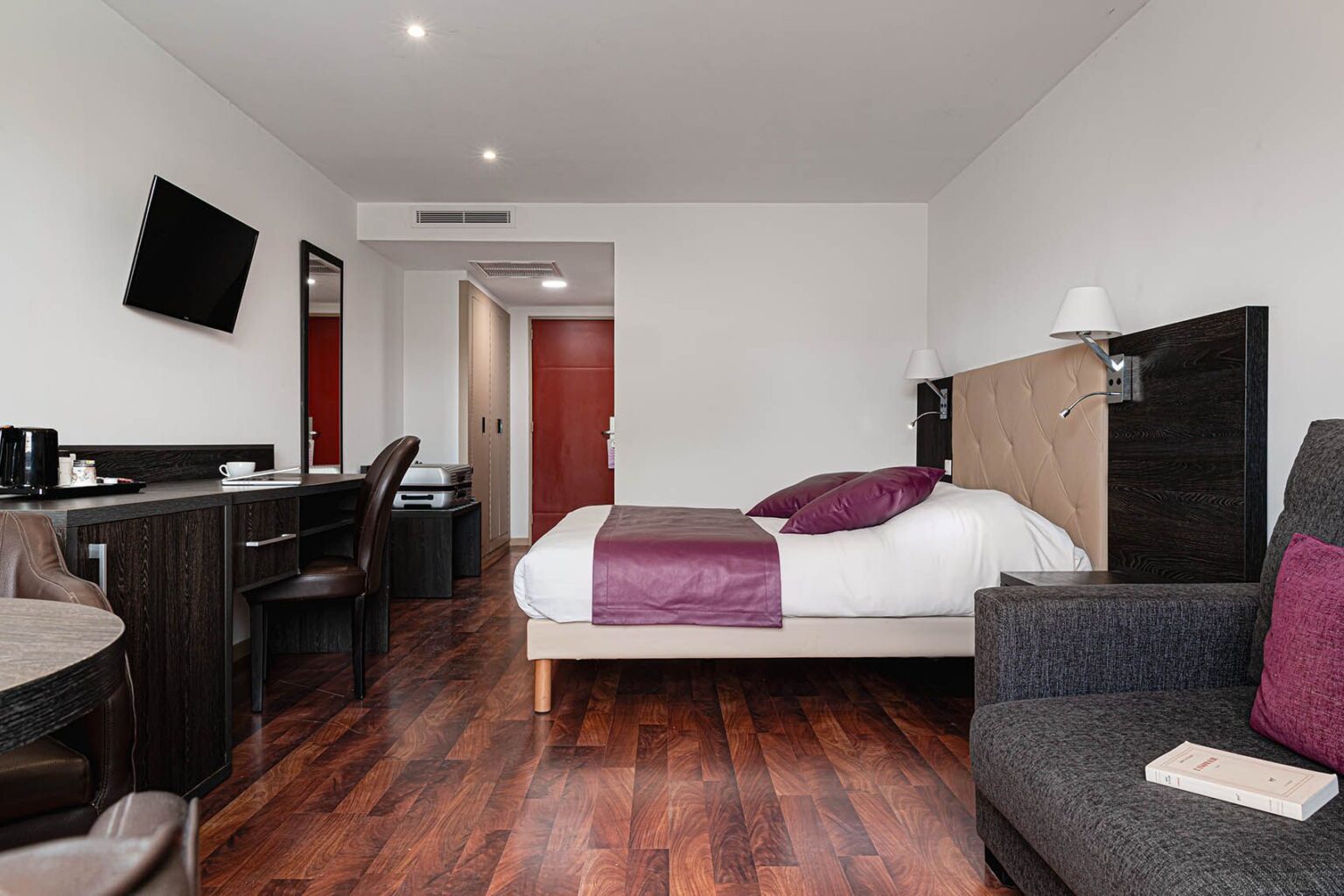 ariane-hotel-fos-sur-mer-chambre-confort-grand-lit-double-espace