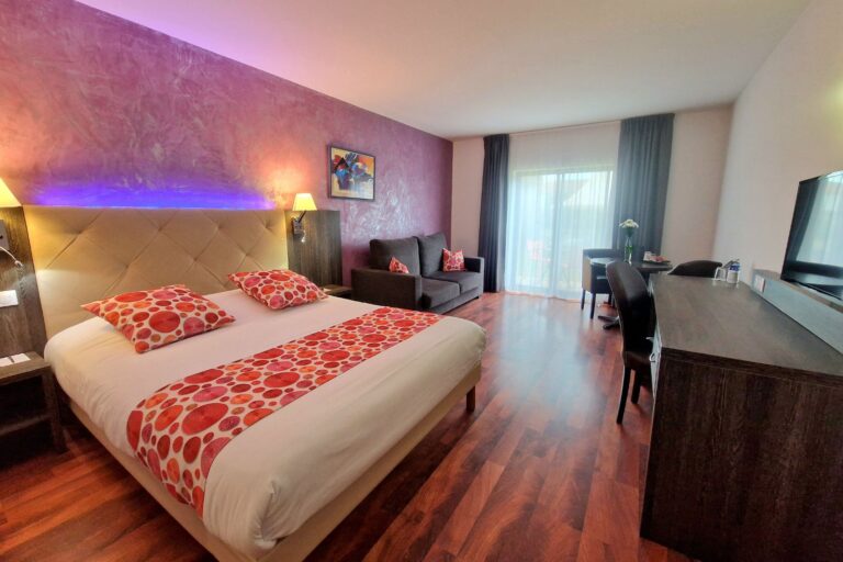 ariane-hotel-fos-sur-mer-chambre-familiale-espace-confort-design